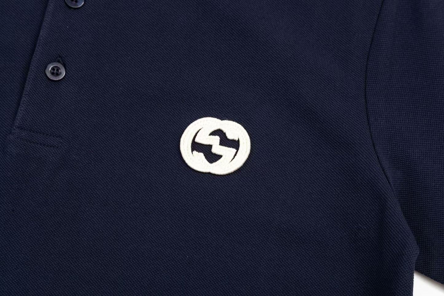 Contrast collar with patch embroidery