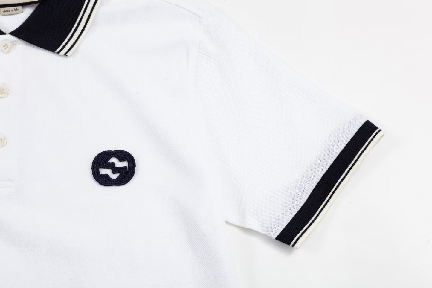 Contrast collar with patch embroidery