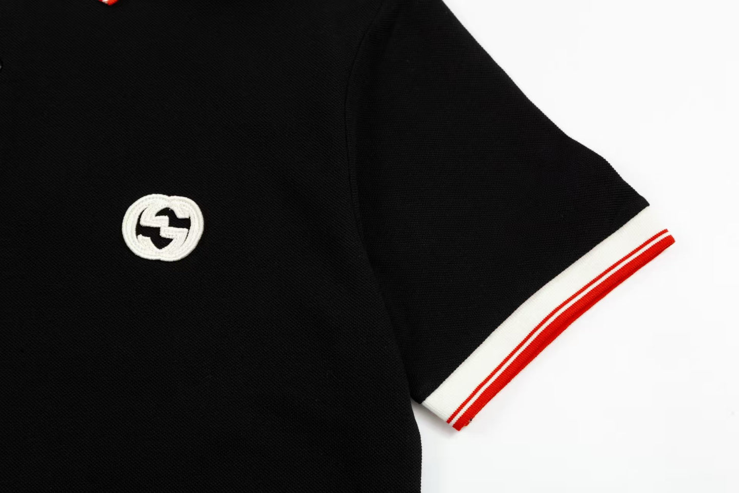 Contrast collar with patch embroidery