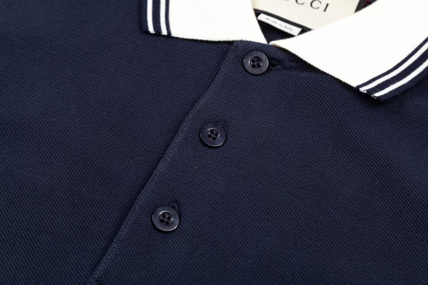 Contrast collar with patch embroidery