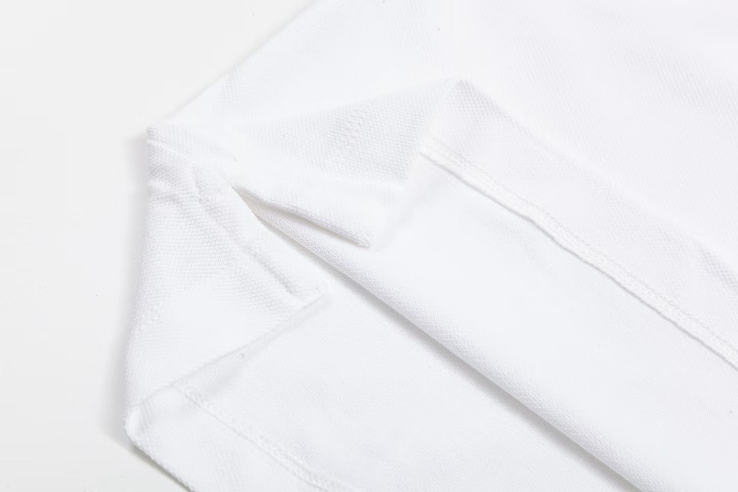 Contrast collar with patch embroidery