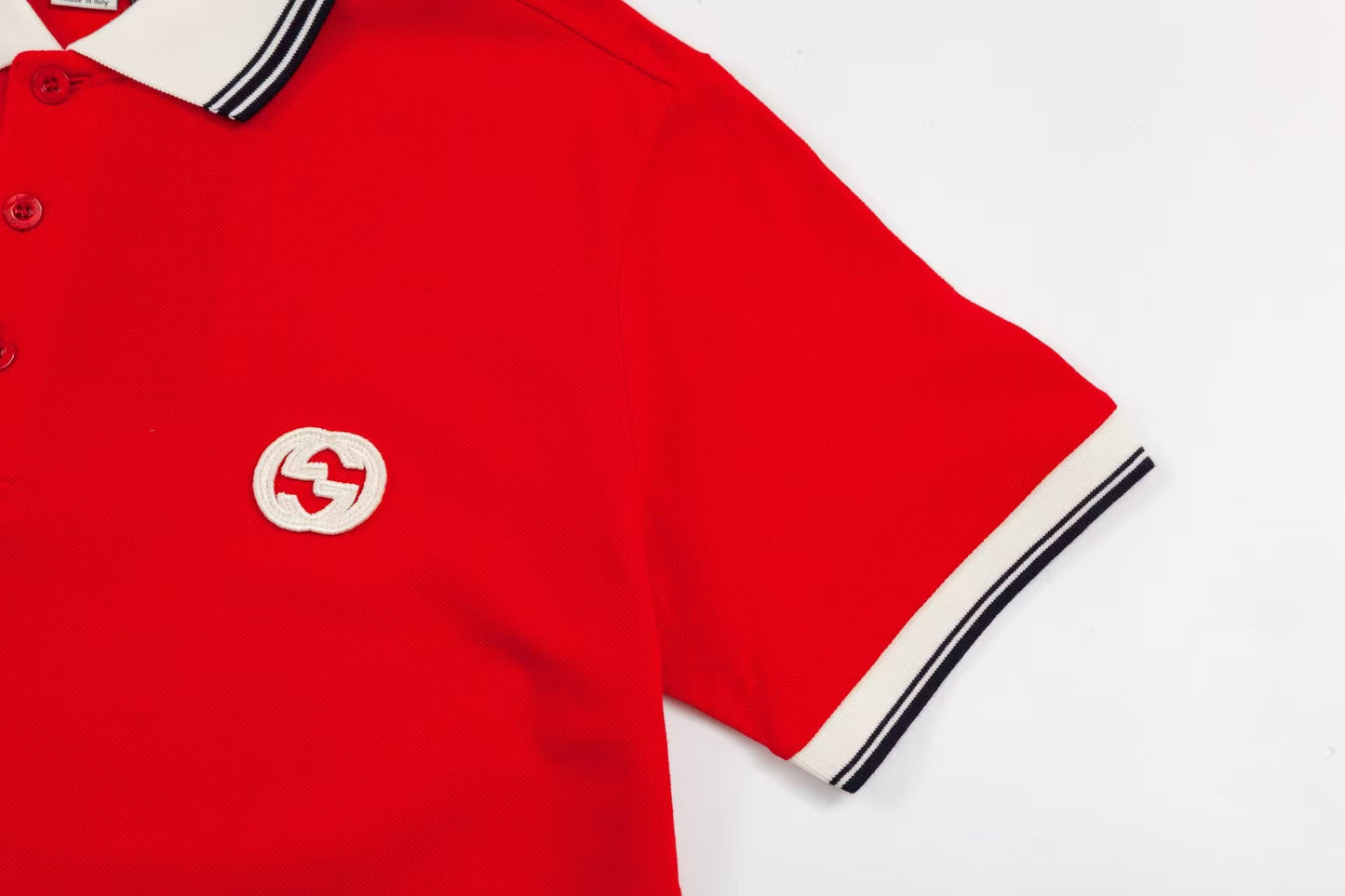 Contrast collar with patch embroidery